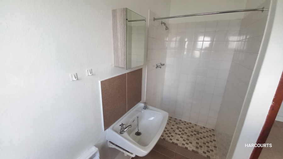 To Let 4 Bedroom Property for Rent in Athlone Western Cape